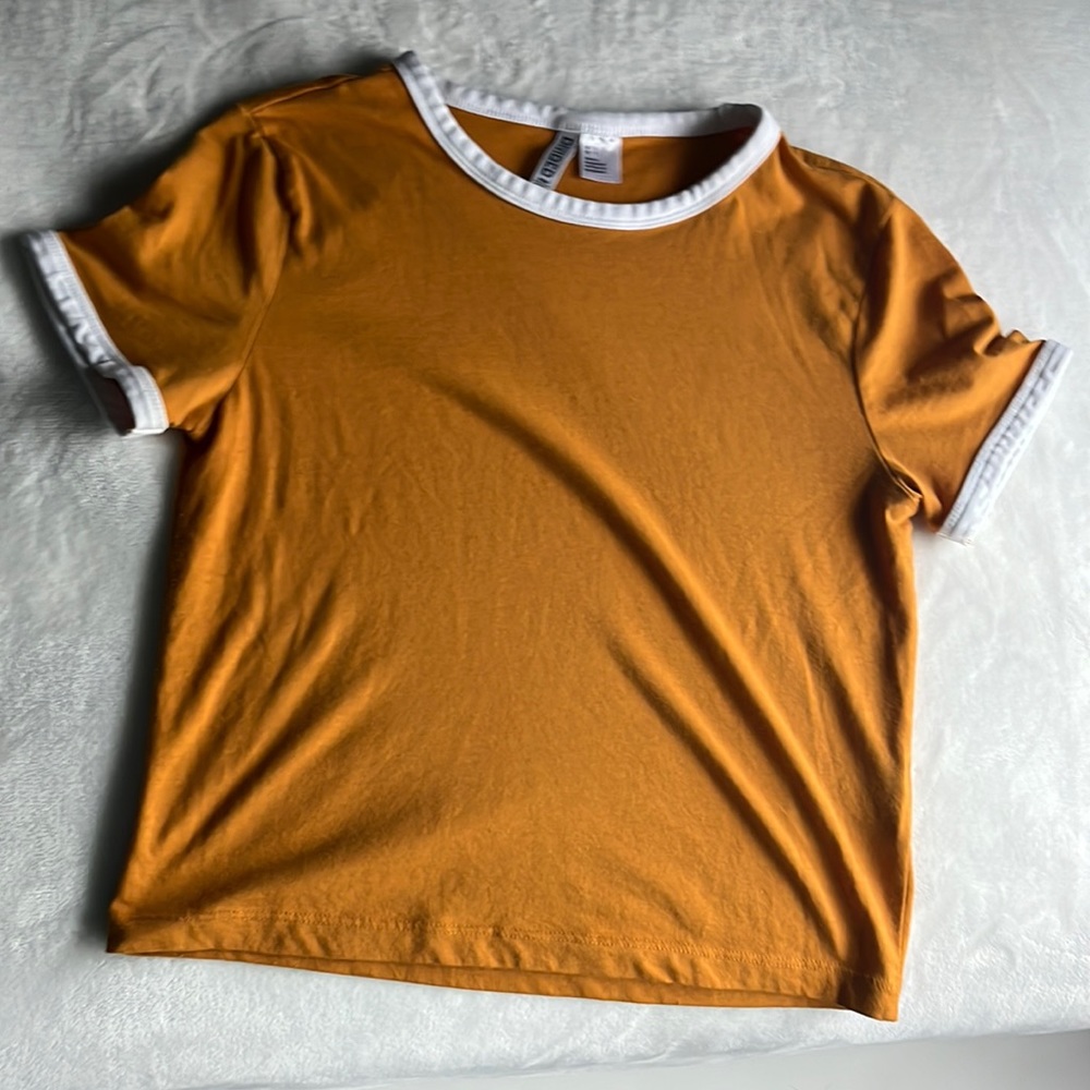 H&am crop top size small in the color mustard yellow